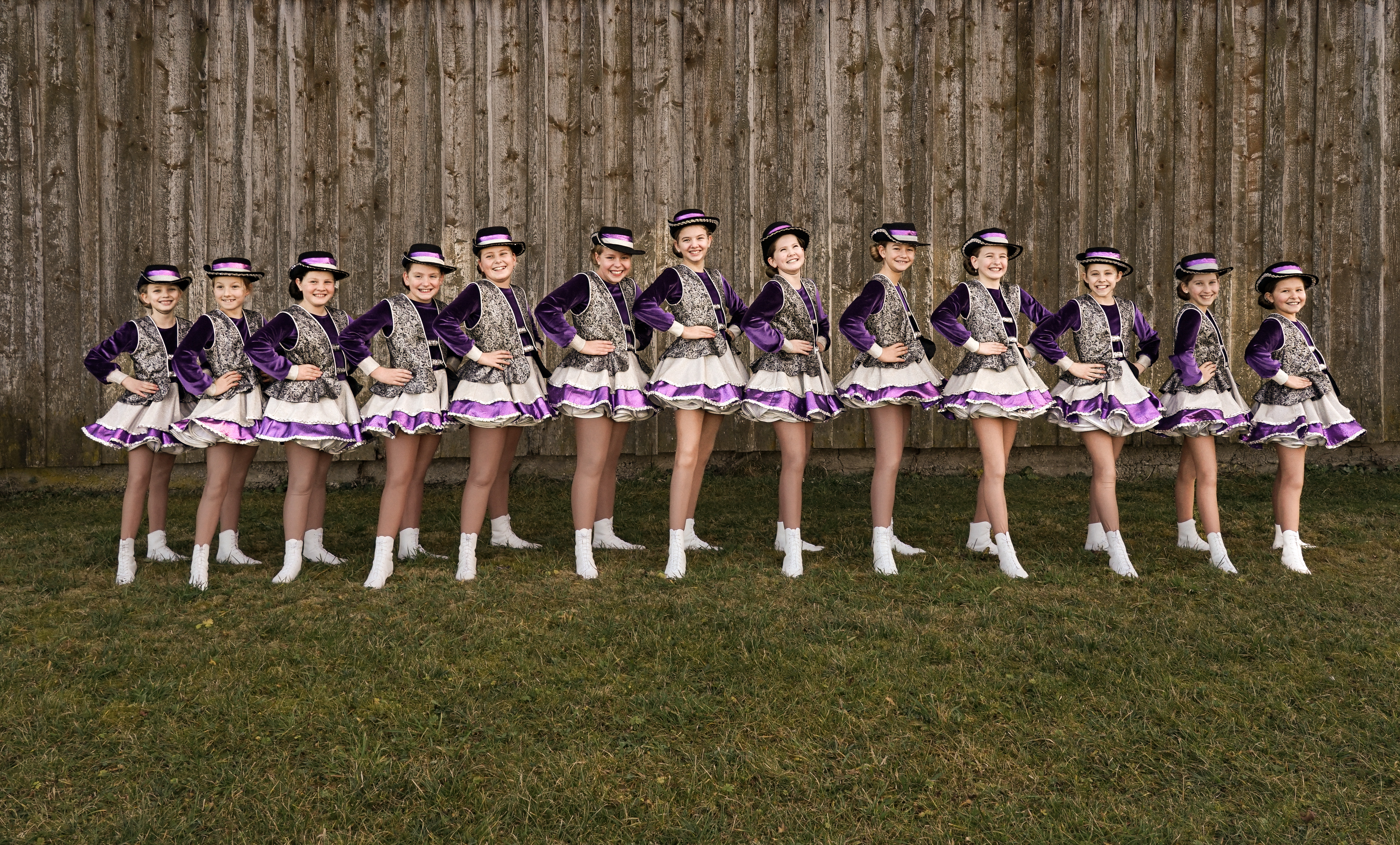 Unsere Minigarde ist eine fröhliche Truppe tanzbegeisterter Kinder im Alter von sechs bis zwölf Jahren. Mit voller Begeisterung und ganz viel Herzblut sind unsere Minis dabei und bringen bei ihren Auftritten in der Faschingszeit die Bühne zum Strahlen. Doch nicht nur das Tanzen steht im Mittelpunkt – auch gemeinsame Erlebnisse wie Übernachtungen, Ausflüge und die alljährliche Nikolausfeier gehören fest zum Programm und stärken das Gemeinschaftsgefühl.<br><br> Image